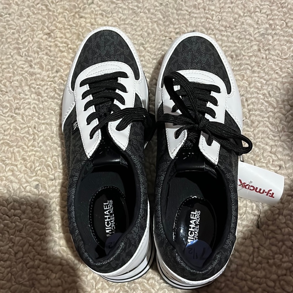 Michael by Michael Kors mixed media trainer. Black/ecru. Size 7.5